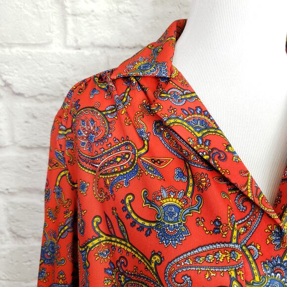 Vintage 70s Lady Arrow Bold Red Paisley Polyester Blouse Smocked Bottom Fits M/L - Picture 6 of 12